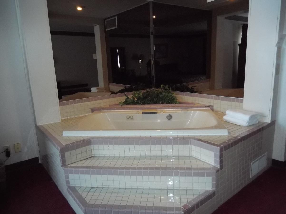 Cadillac Sands Resort Екстериор снимка
