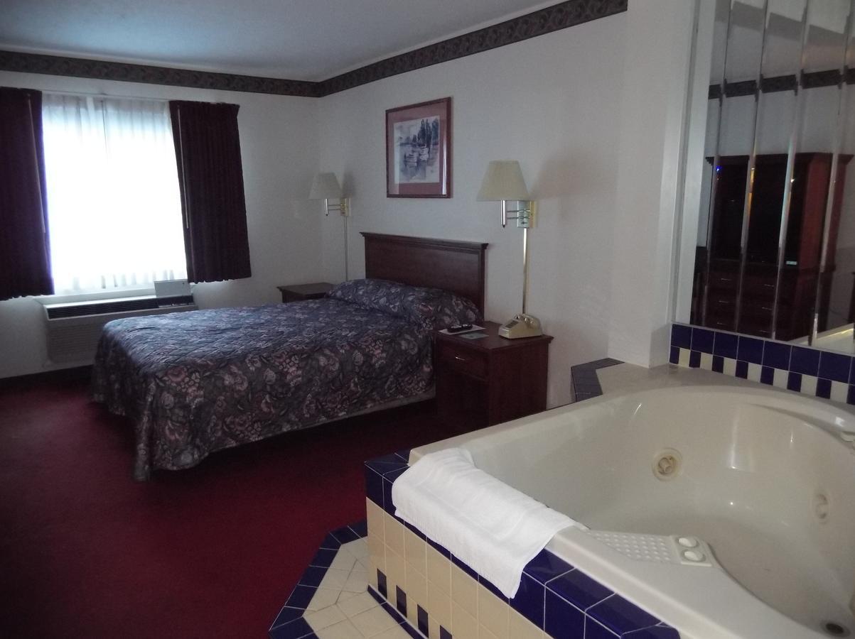 Cadillac Sands Resort Екстериор снимка